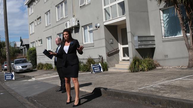 Dionne Wilson & James Edmundson conduct auction in Hawthorn East